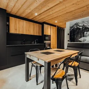 https://superb-studio-located-in-the-most-popular-area-of-chamonix.hotels-rhonealpes.com